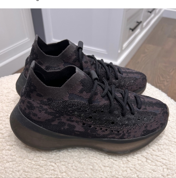 adidas Yeezy Boost 380 Onyx - Picture 2 of 4